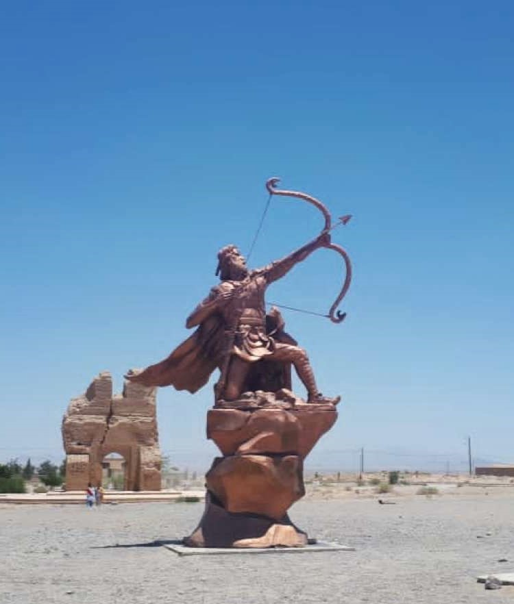 مجسمه آرش کمانگیر «مهریز»
