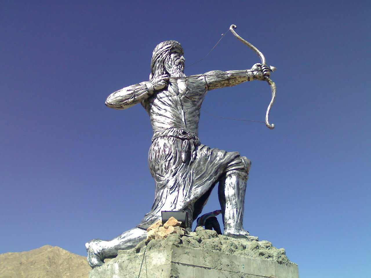 مجسمه آرش کمانگیر «مهدی‌شهر»