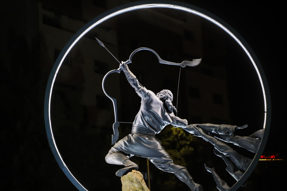 مجسمه آرش کمانگیر «کرمان»، اثر «محمدحسین مأموریان» مجسمه آرش کمانگیر «کرمان»، اثر «محمدحسین مأموریان»