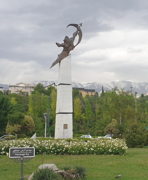 مجسمه آرش کمانگیر «کوی نصر تهران»