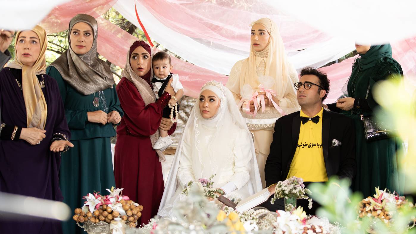 سکانسی از سریال «بهار شیراز»، ساختۀ «حسن وارسته» سکانسی از سریال «بهار شیراز»، ساختۀ «حسن وارسته»