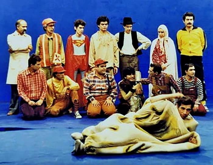 «رضا رویگری» در مجموعهتلویزیونی «محله برو بیا» «رضا رویگری» در مجموعهتلویزیونی «محله برو بیا»