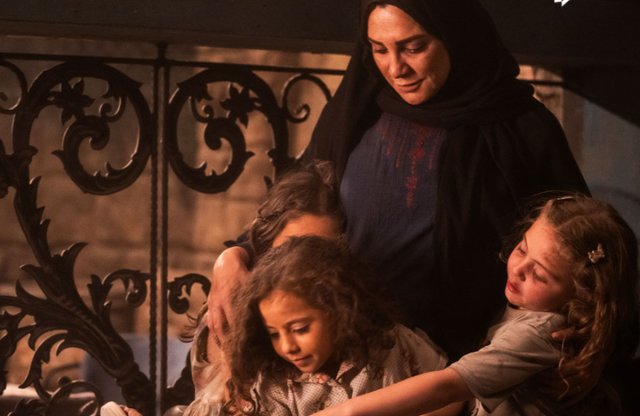 سکانسی از فیلم «سرزمین فرشتهها»، ساختۀ «بابک خواجه پاشا» سکانسی از فیلم «سرزمین فرشتهها»، ساختۀ «بابک خواجه پاشا»