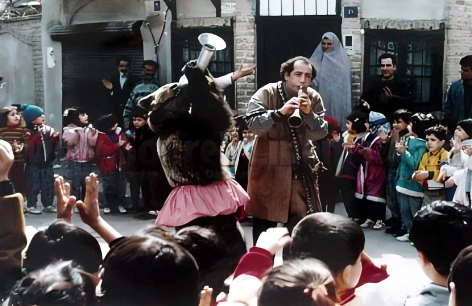 جمید جبلی در فیلم یک مرد و یک خرس جمید جبلی در فیلم یک مرد و یک خرس