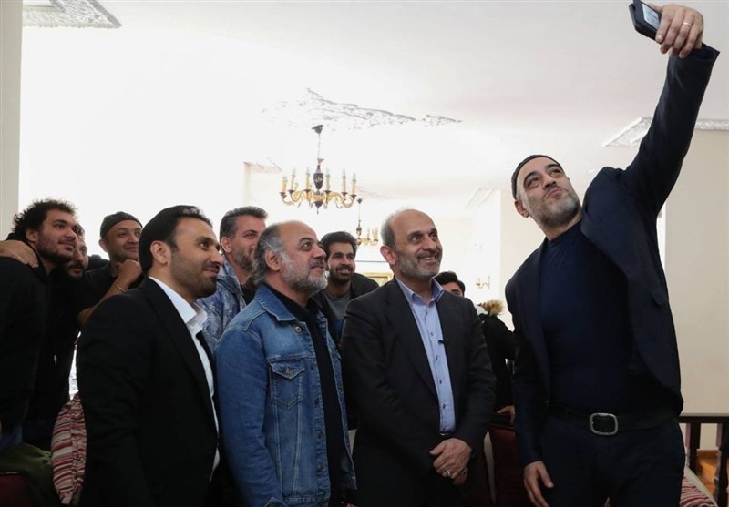 «پیمان جبلی» در کنار بازیگران و عوامل سریال «ناریا» «پیمان جبلی» در کنار بازیگران و عوامل سریال «ناریا»