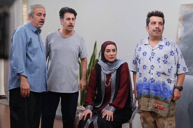 «عباس جمشیدیفر»، «شیرین منجمی»، «هومن حاجیعبداللهی»، «سعید آقاخانی» در سریال تلویزیونی «اسباب زحمت» «عباس جمشیدیفر»، «شیرین منجمی»، «هومن حاجیعبداللهی»، «سعید آقاخانی» در سریال تلویزیونی «اسباب زحمت»