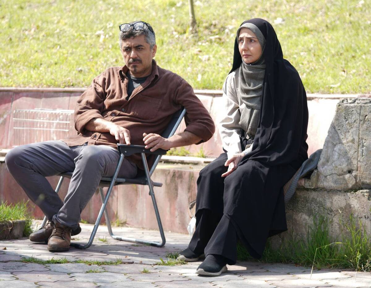 «خیام وقار کاشانی» و «بهاره نوحیان» در اپیزود «چادر مسافرتی» از سریال «سرو، سپید، سرخ»