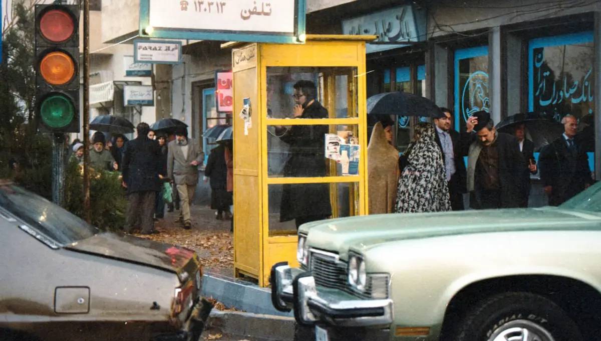 «هادی حجازیفر» در سریال «کلاغ»، ساختۀ «محمدحسین مهدویان» «هادی حجازیفر» در سریال «کلاغ»، ساختۀ «محمدحسین مهدویان»