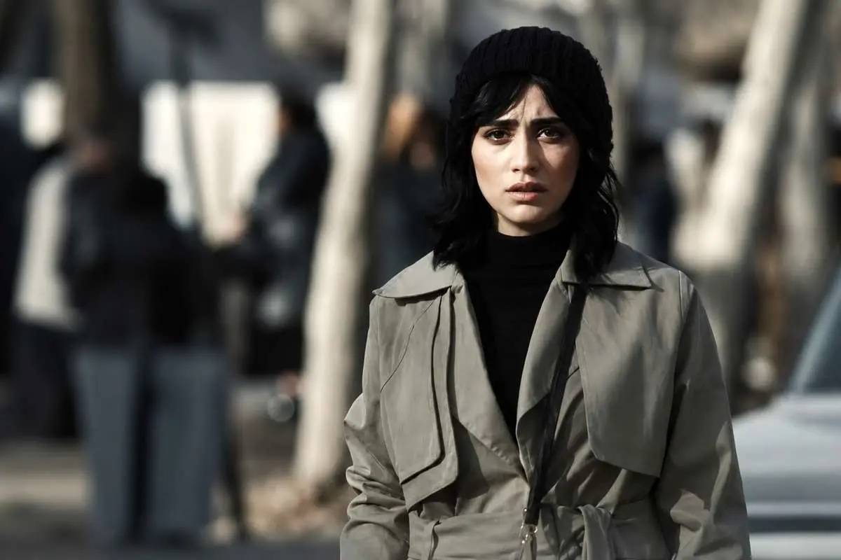 «نیکآفرید سماواتی» در سریال «کلاغ»، اثر «محمدحسین مهدویان» «نیکآفرید سماواتی» در سریال «کلاغ»، اثر «محمدحسین مهدویان»